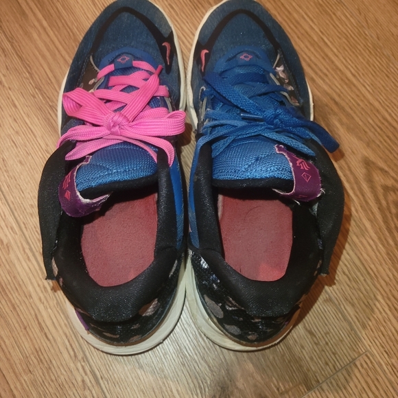 NIKE KYRIE IRVING Low 5 Dark Marina Blue and Pinksicle Athletic Sneakers,10.5 - Picture 5 of 8